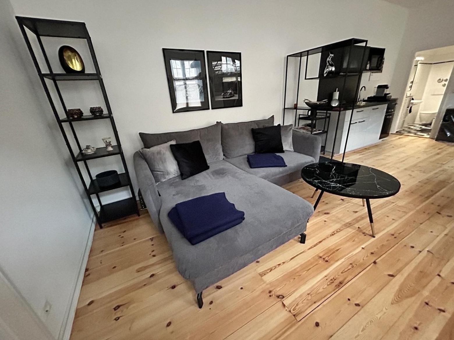 Linde18 Bed&desk